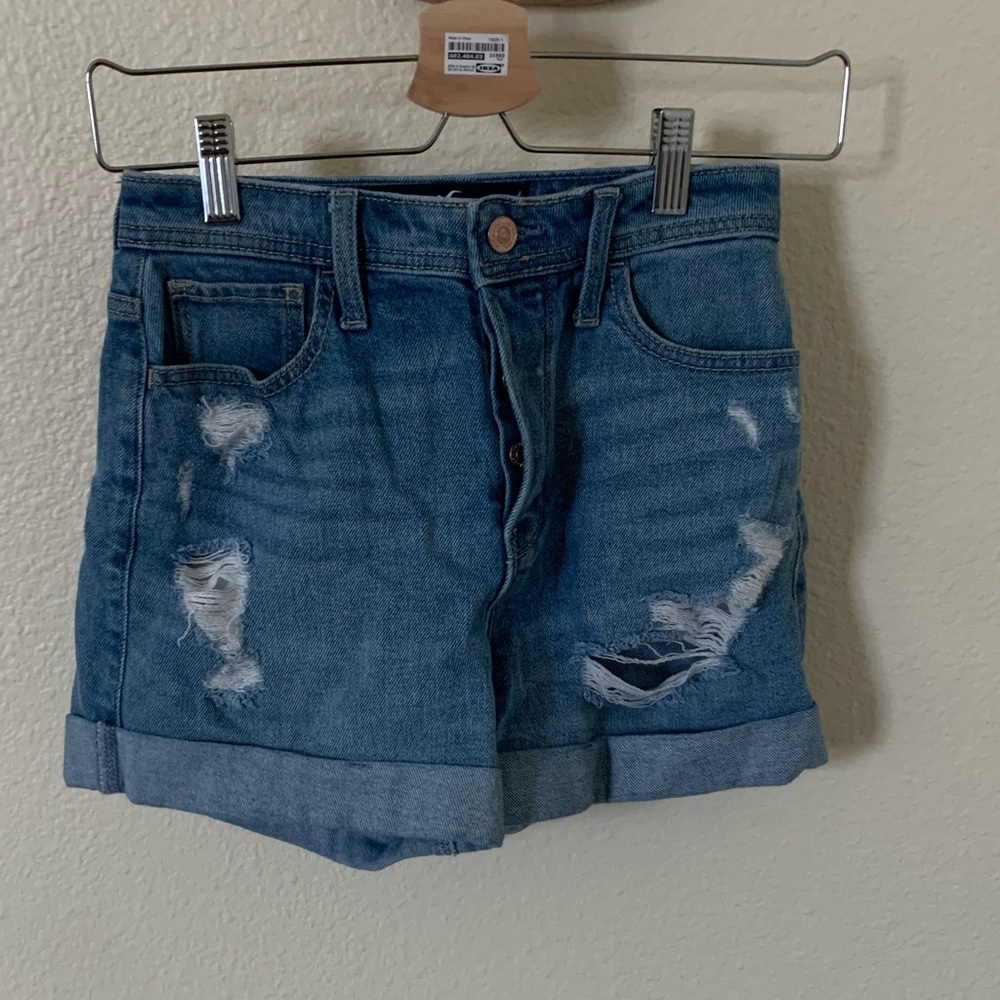 Hollister Ultra High-rise mom short 3”